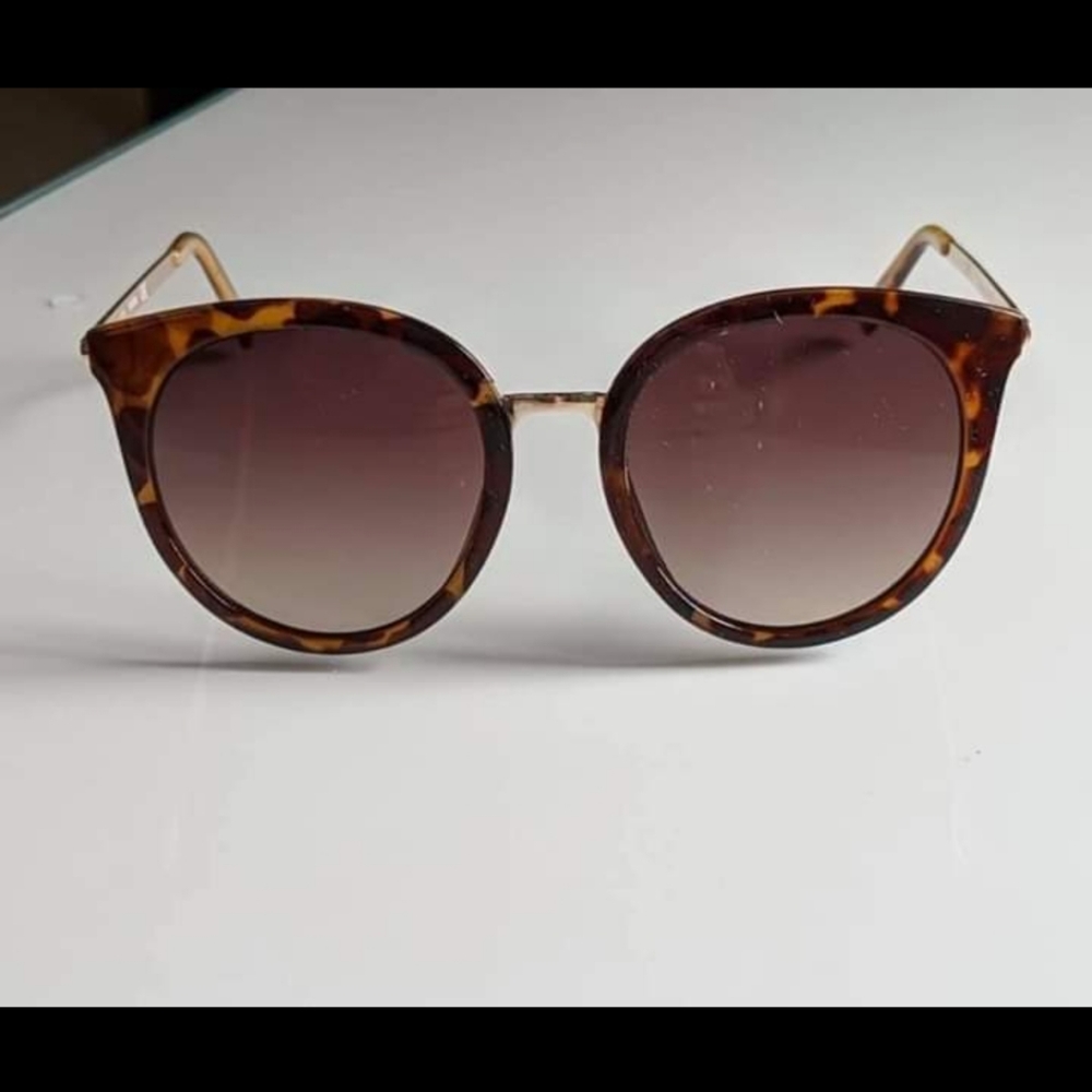 Guess sun glasses - Picture 2 of 2